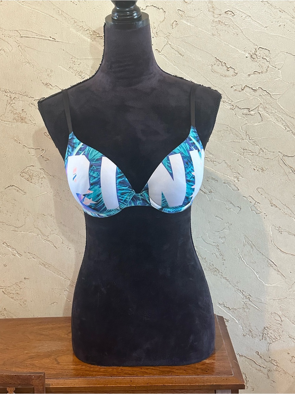 PINK Victoria’s Secret Wear Everywhere Push-Up Tropical Leaf Bra size 34C